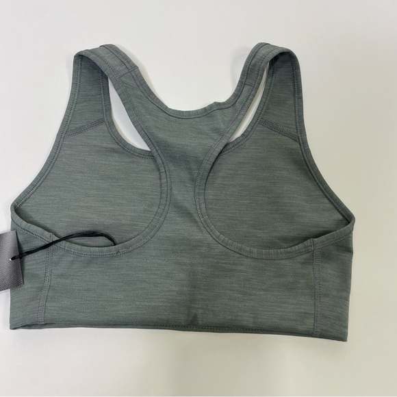 NWT Nike Swoosh Spirts Bra Medium - Picture 2 of 4